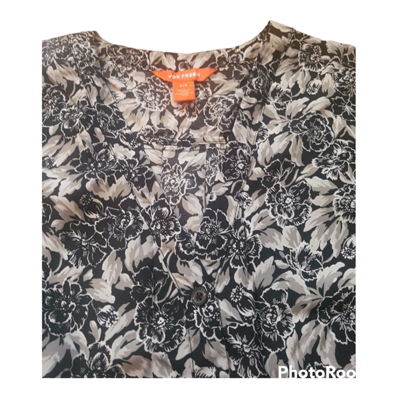 Black and White Floral long sleeve dress in size small - Picture 3 of 3